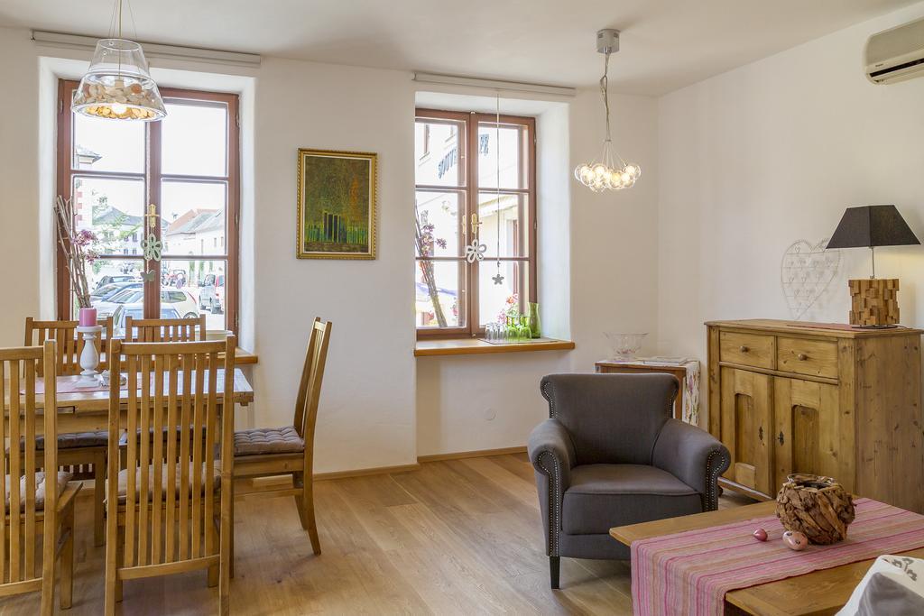 Unser Rosa Haus Fuer Sie Rust Dış mekan fotoğraf