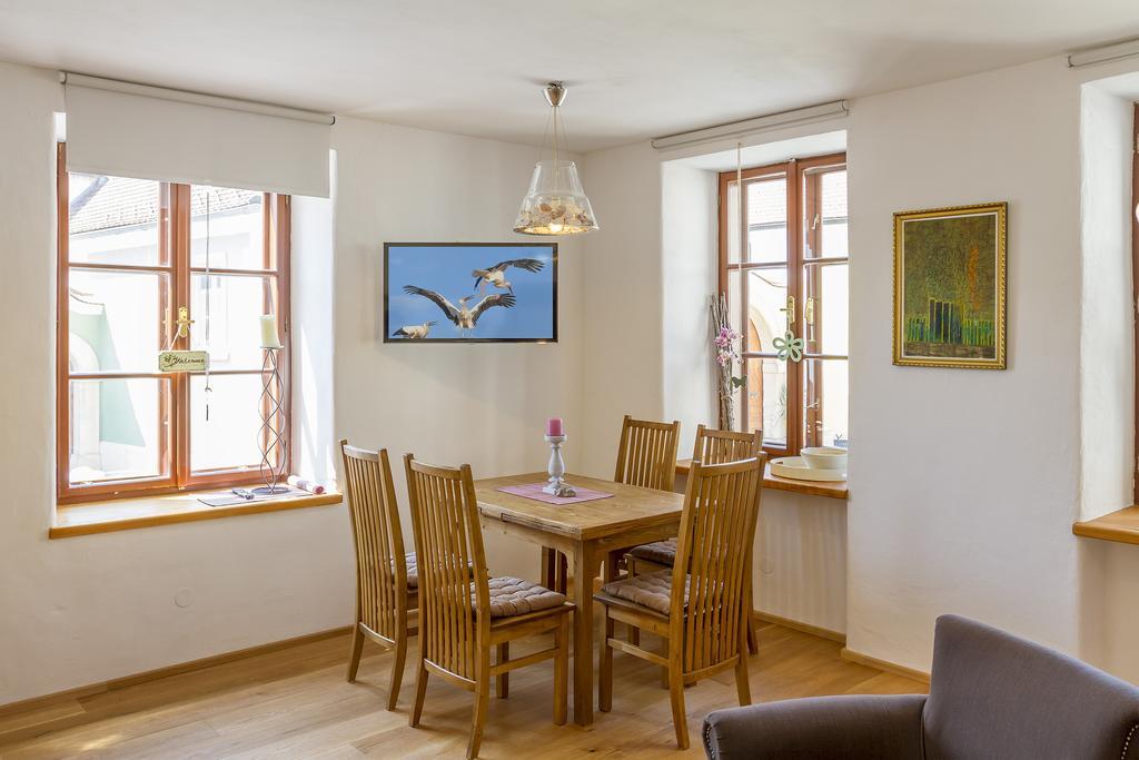 Unser Rosa Haus Fuer Sie Rust Oda fotoğraf